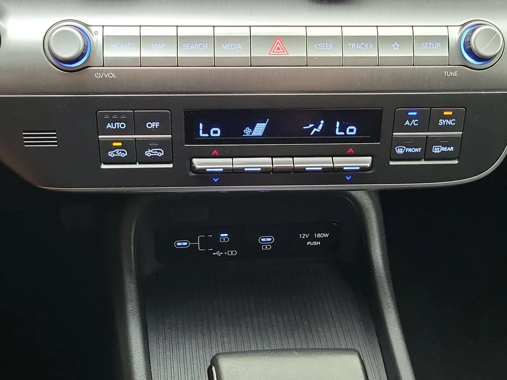 2025 Hyundai Kona SEL - Photo 16