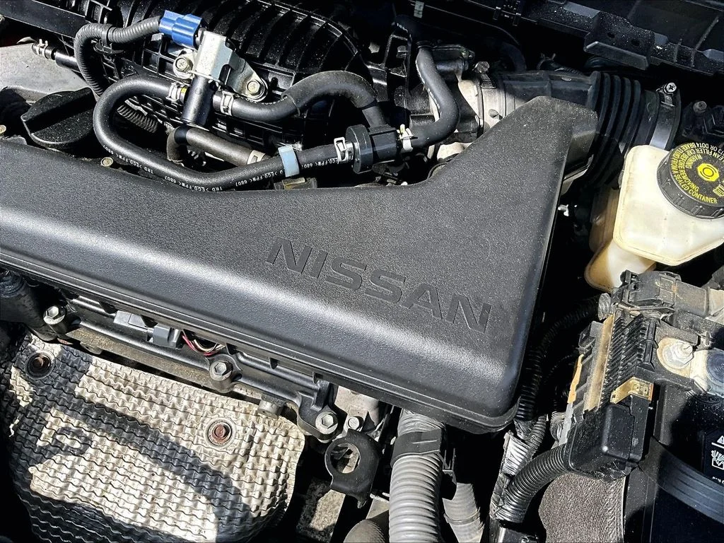 Used 2017 Red Nissan SL image 31
