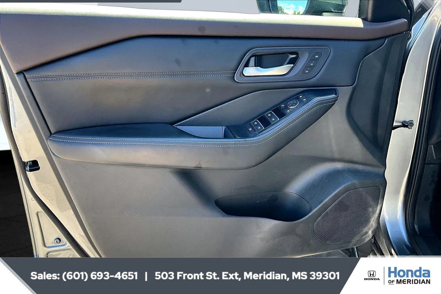Used 2023 Gun Metallic Nissan SL image 17
