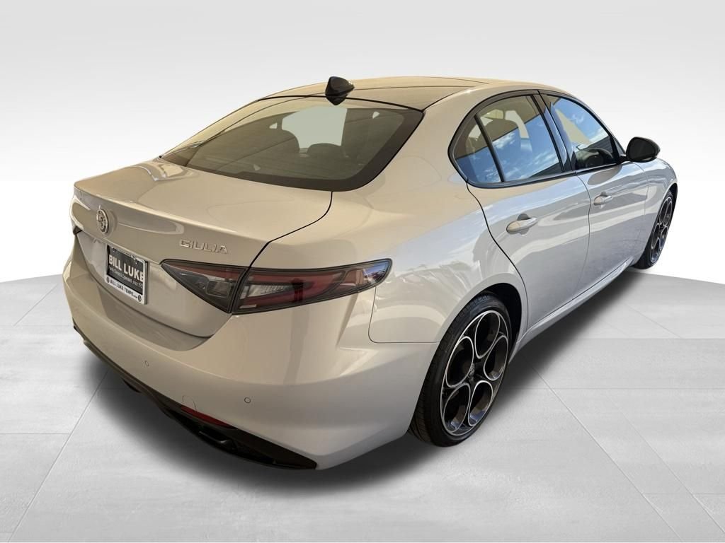 New 2025 Moonlight Gray Metallic Exterior Paint Alfa Romeo Base image 7