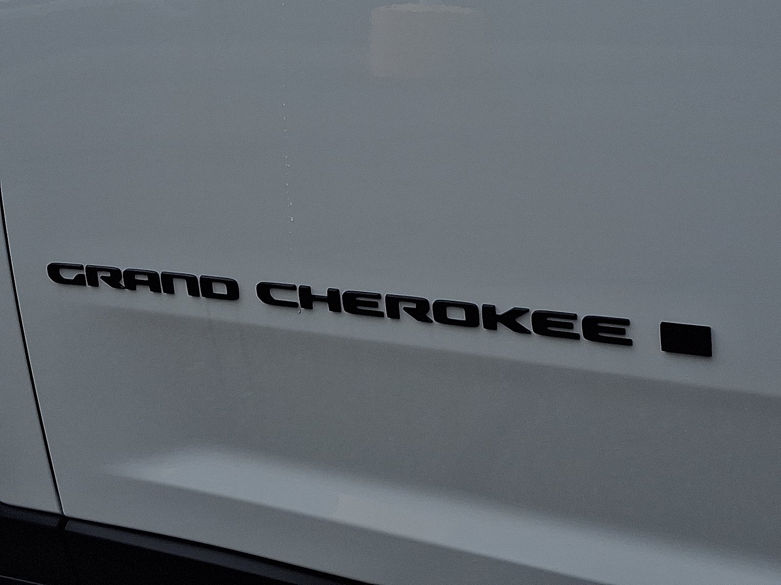 New 2027 Bright White Clear-Coat Paint Jeep Laredo Altitude 4x4 image 18