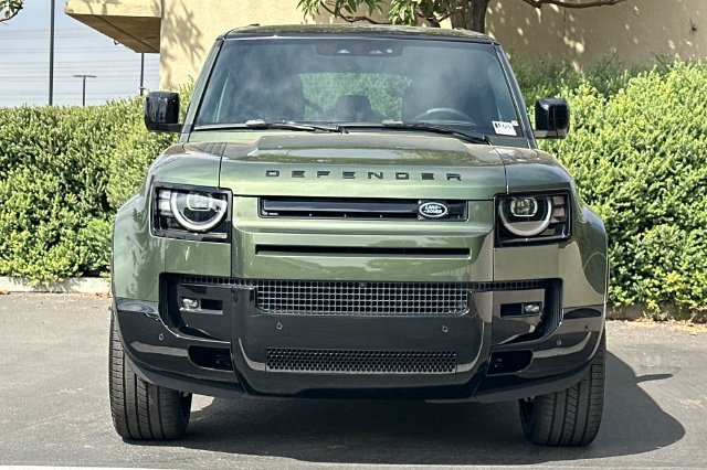 New 2026 Woolstone Green Land Rover X-Dynamic SE image 8