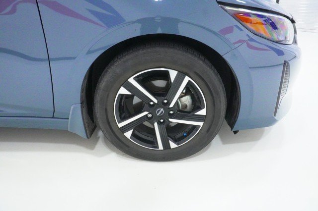 Used 2025  Nissan SV image 5