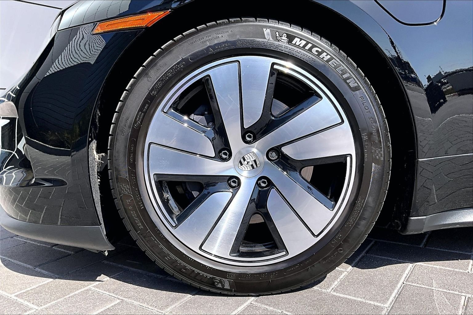 Used 2025  Porsche  image 9