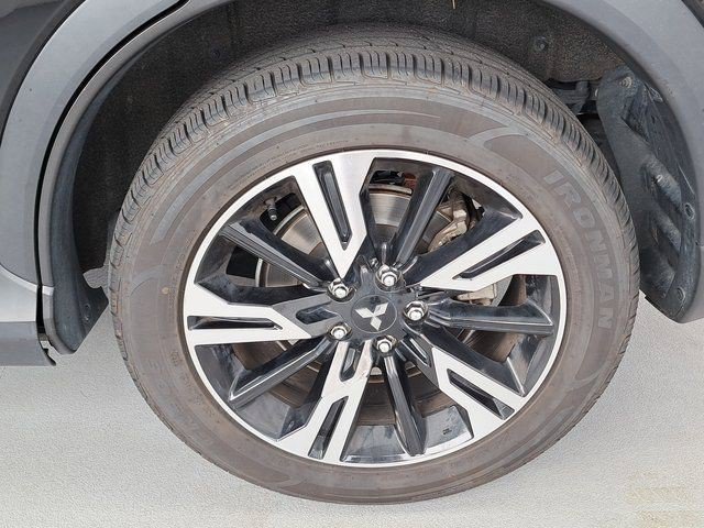 Used 2024 Black Mitsubishi SE image 31