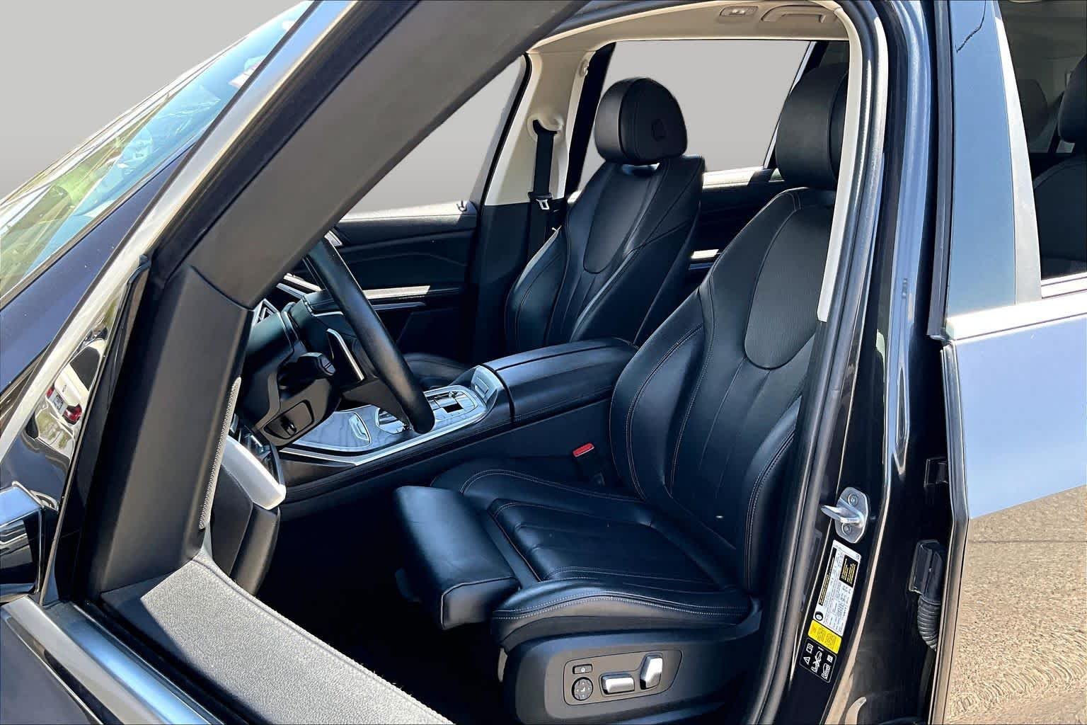 Used 2021 Dark Graphite Metallic BMW xDrive40i image 7