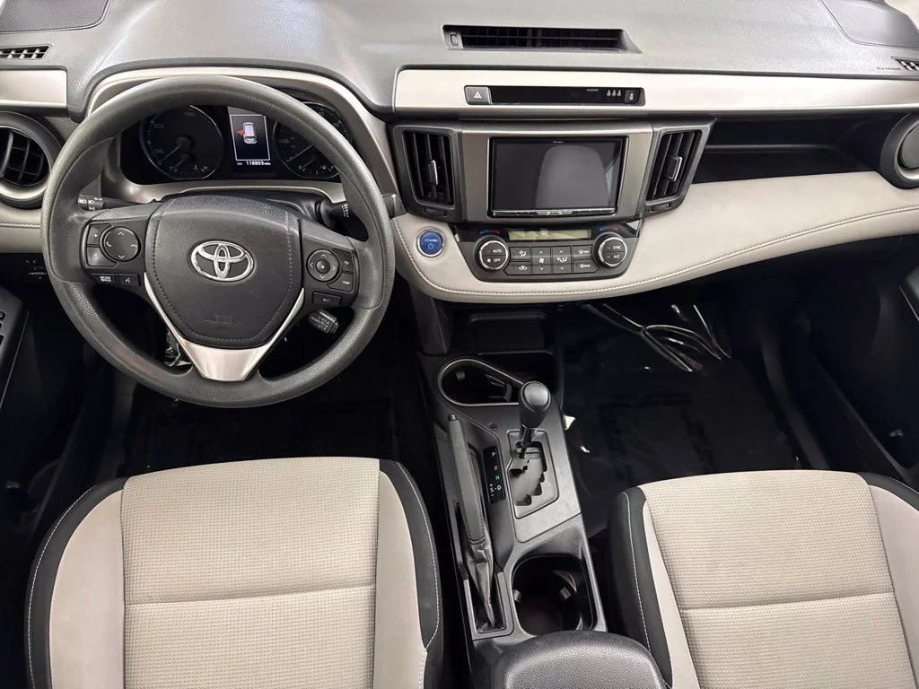 Used 2018 White Toyota LE image 43