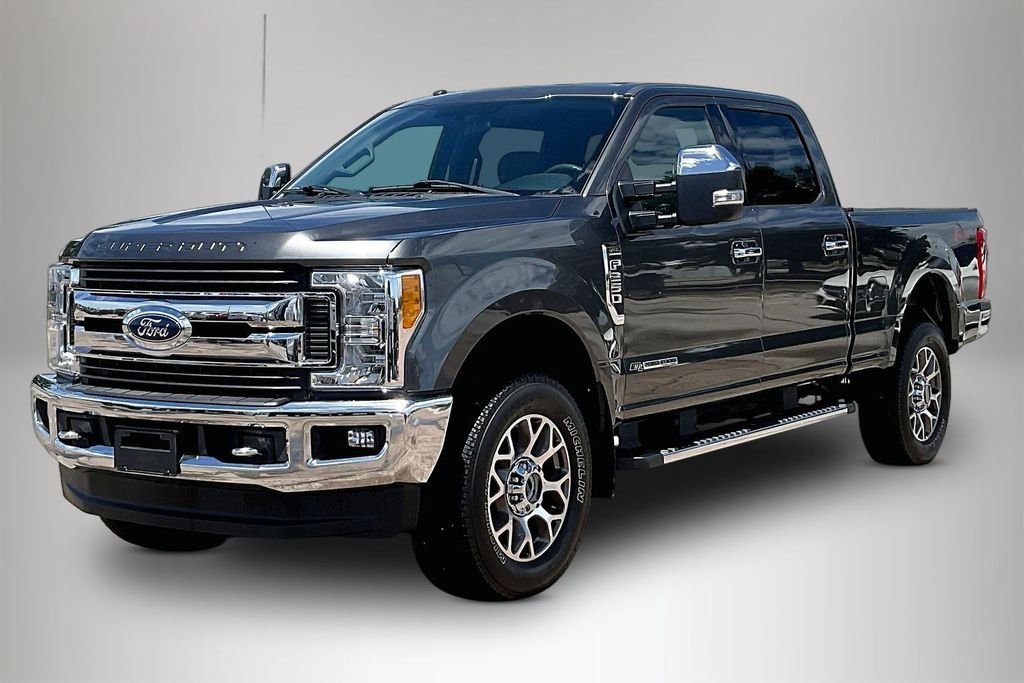 Used 2017 Magnetic Metallic Ford XLT image 2