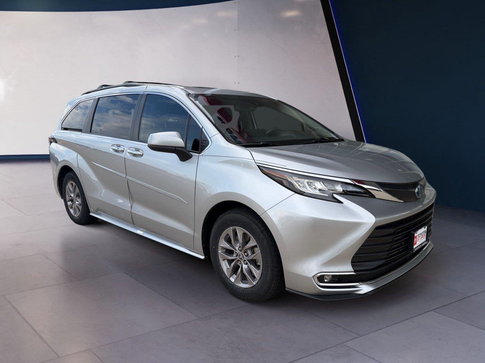 Used 2023 Celestial Silver Metallic TOYOTA XLE 8-Passenger image 7