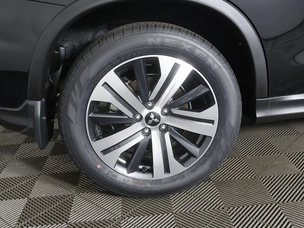 New 2026 Black Mitsubishi 2.0 SE image 19