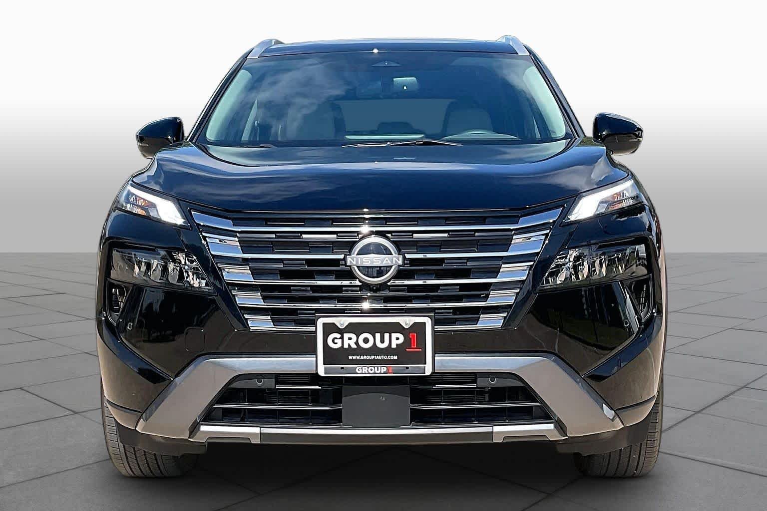 Used 2024 Super Black Nissan SL image 4