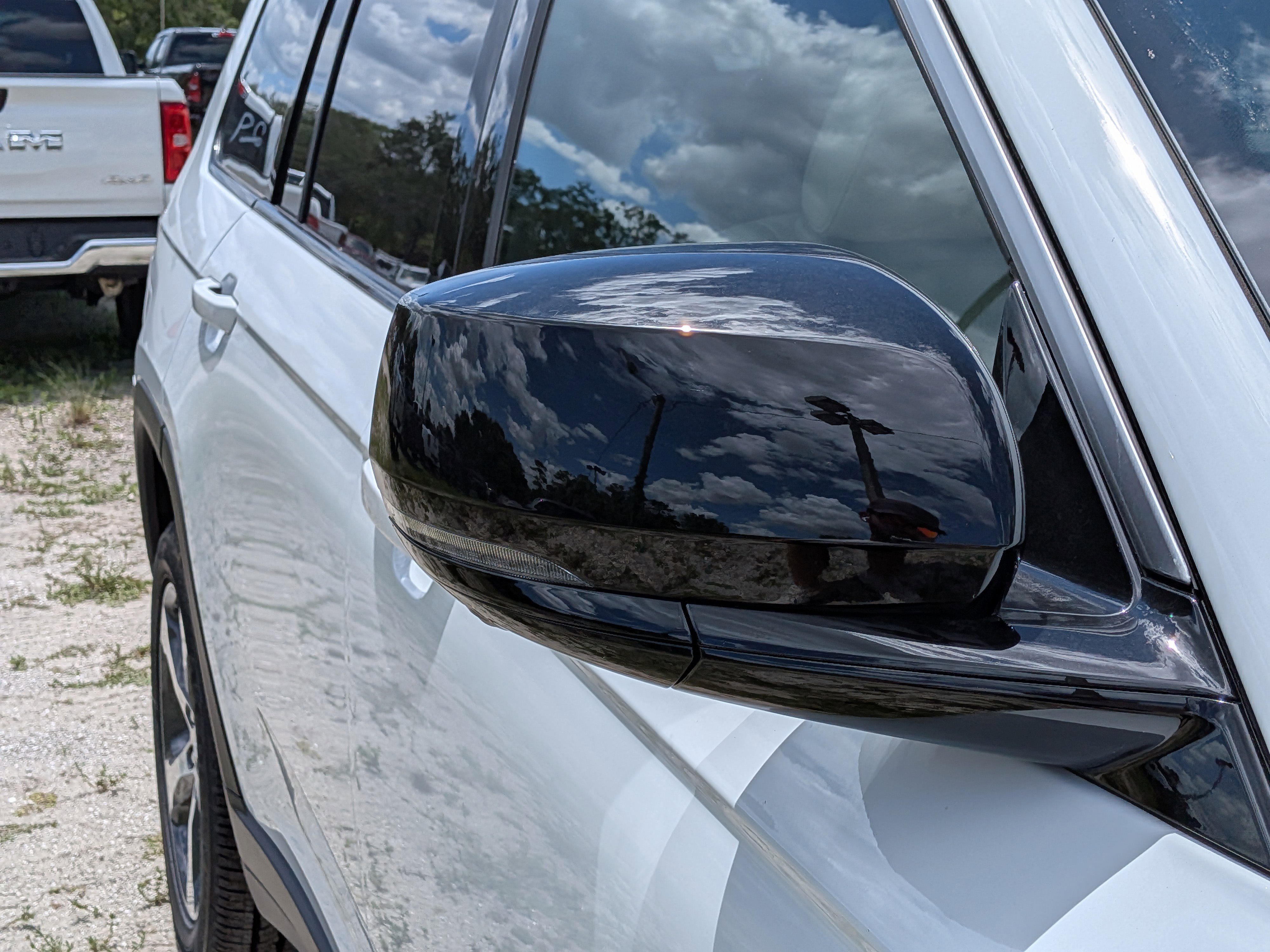 New 2026 Bright White Clear-Coat Exterior Paint Jeep Limited image 11
