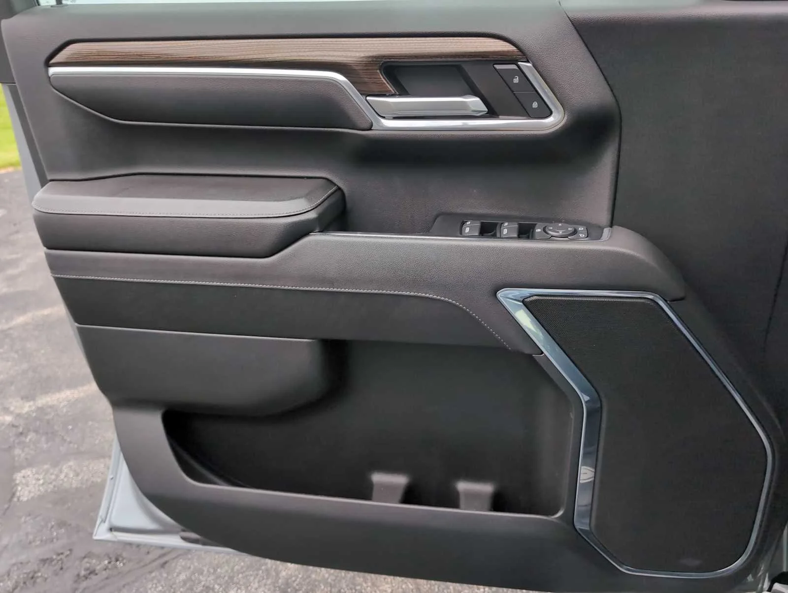Used 2024 Sterling Gray Metallic Chevrolet RST image 23