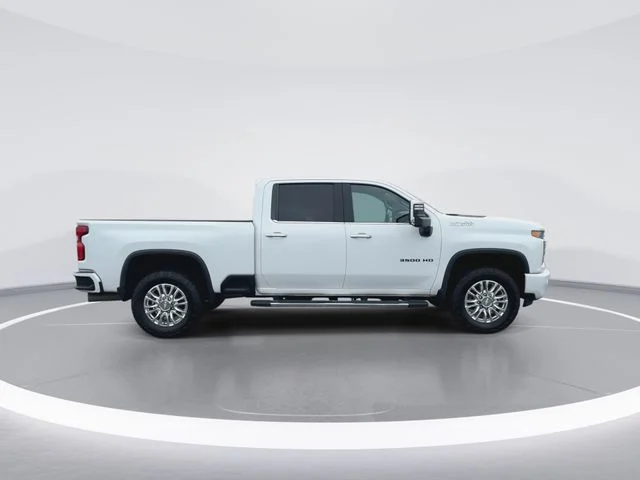 Used 2020 White Chevrolet High Country image 9