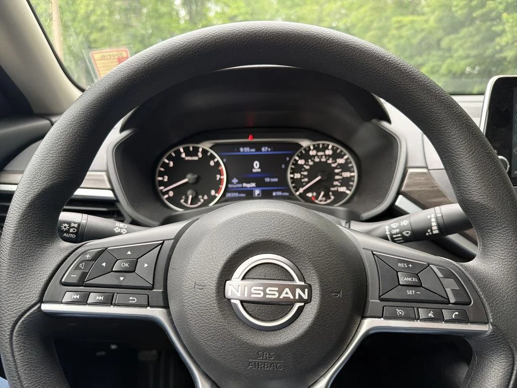 Used 2025 White Nissan 2.5 SV image 11