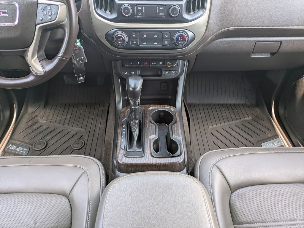 Used 2022 White GMC Denali image 19