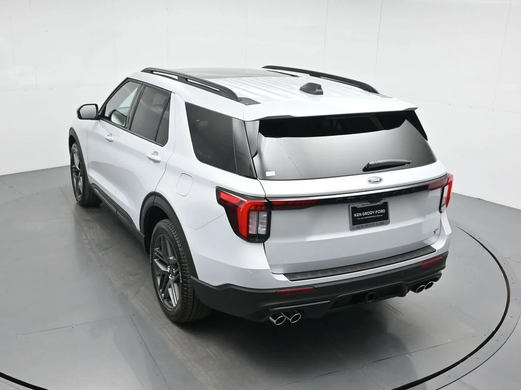 New 2026 Space White Metallic Ford ST image 40