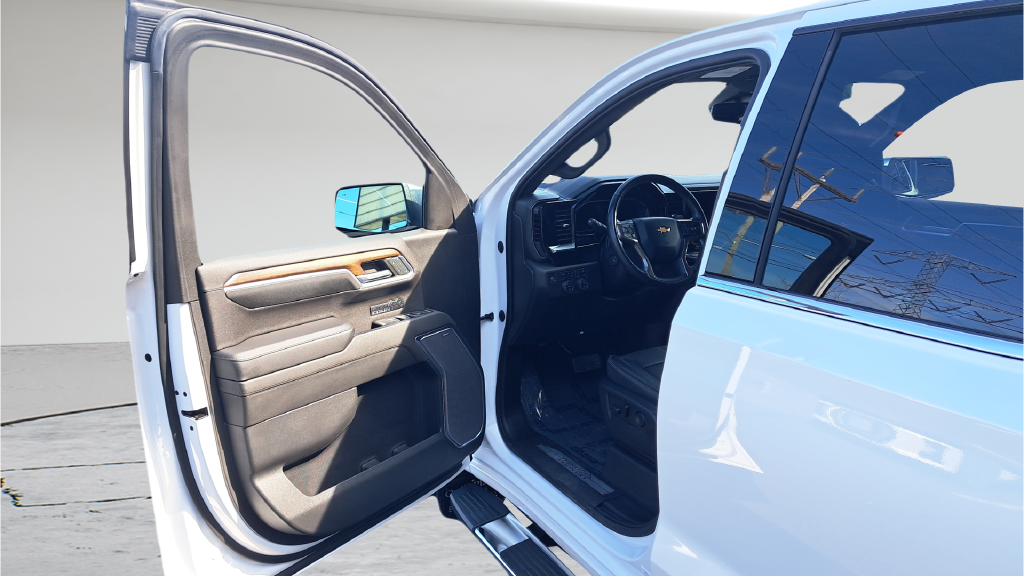Used 2022  Chevrolet High Country image 9