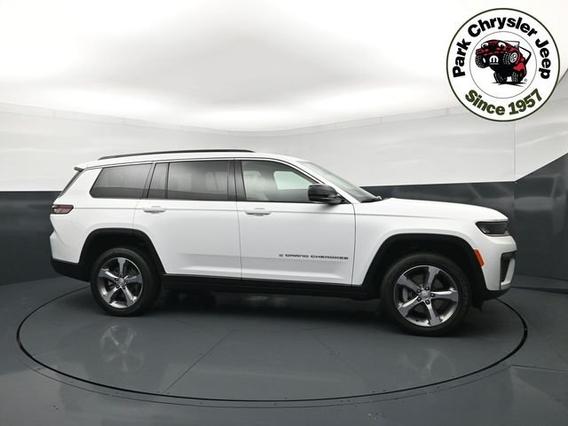 New 2026 Bright White Clear-Coat Exterior Paint Jeep Limited image 3