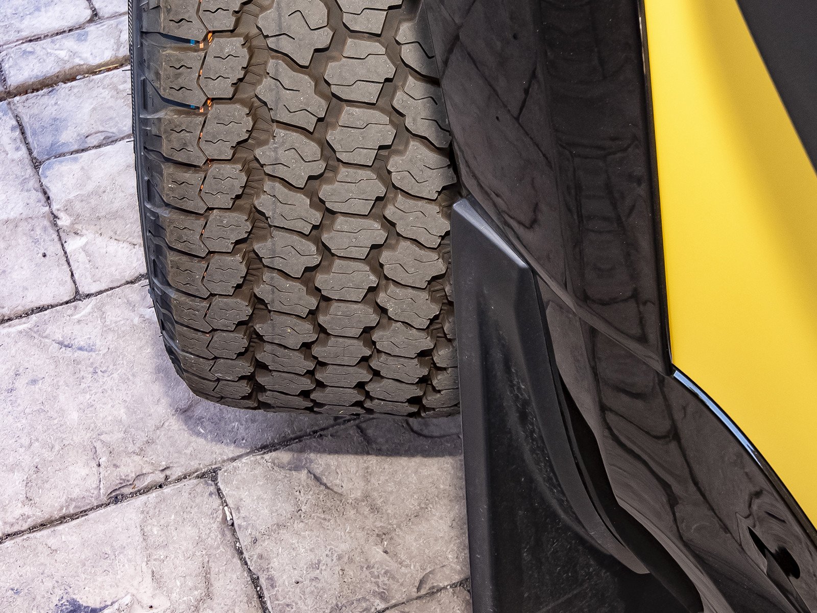 New 2026 Deep Sandglow Yellow Land Rover  image 57