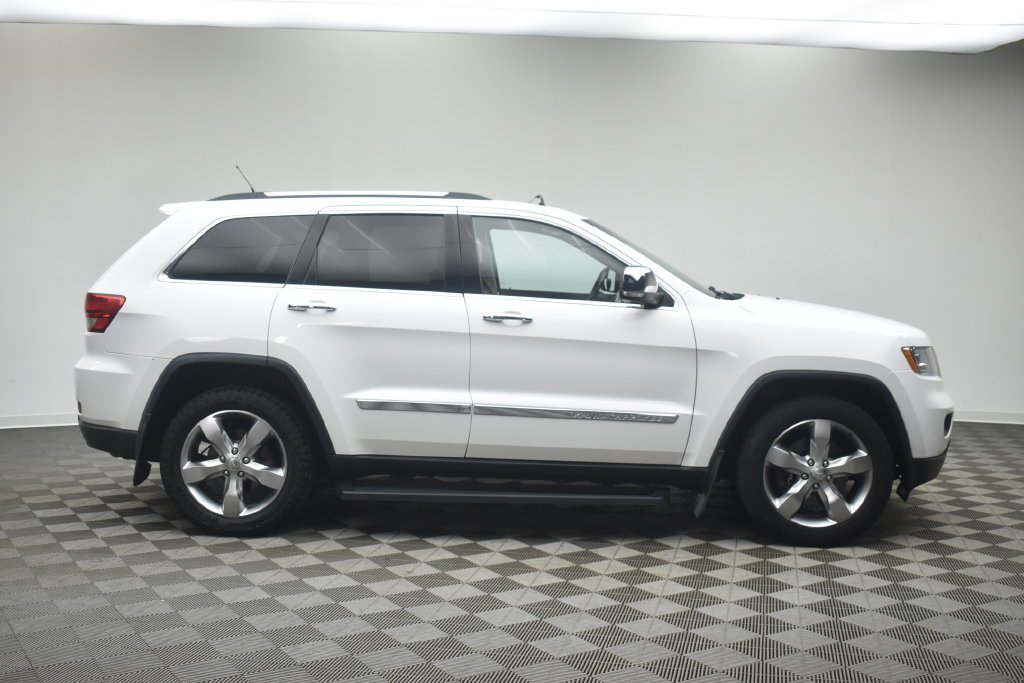 Used 2013 Bright White Clearcoat Jeep Limited image 11