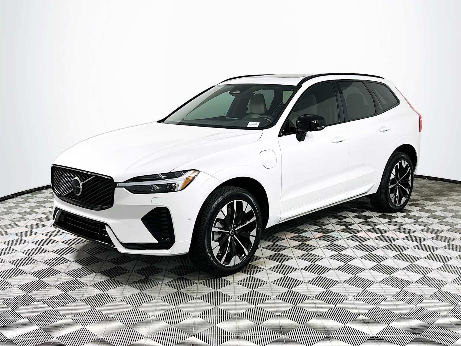 2026 Volvo XC60 Plus
