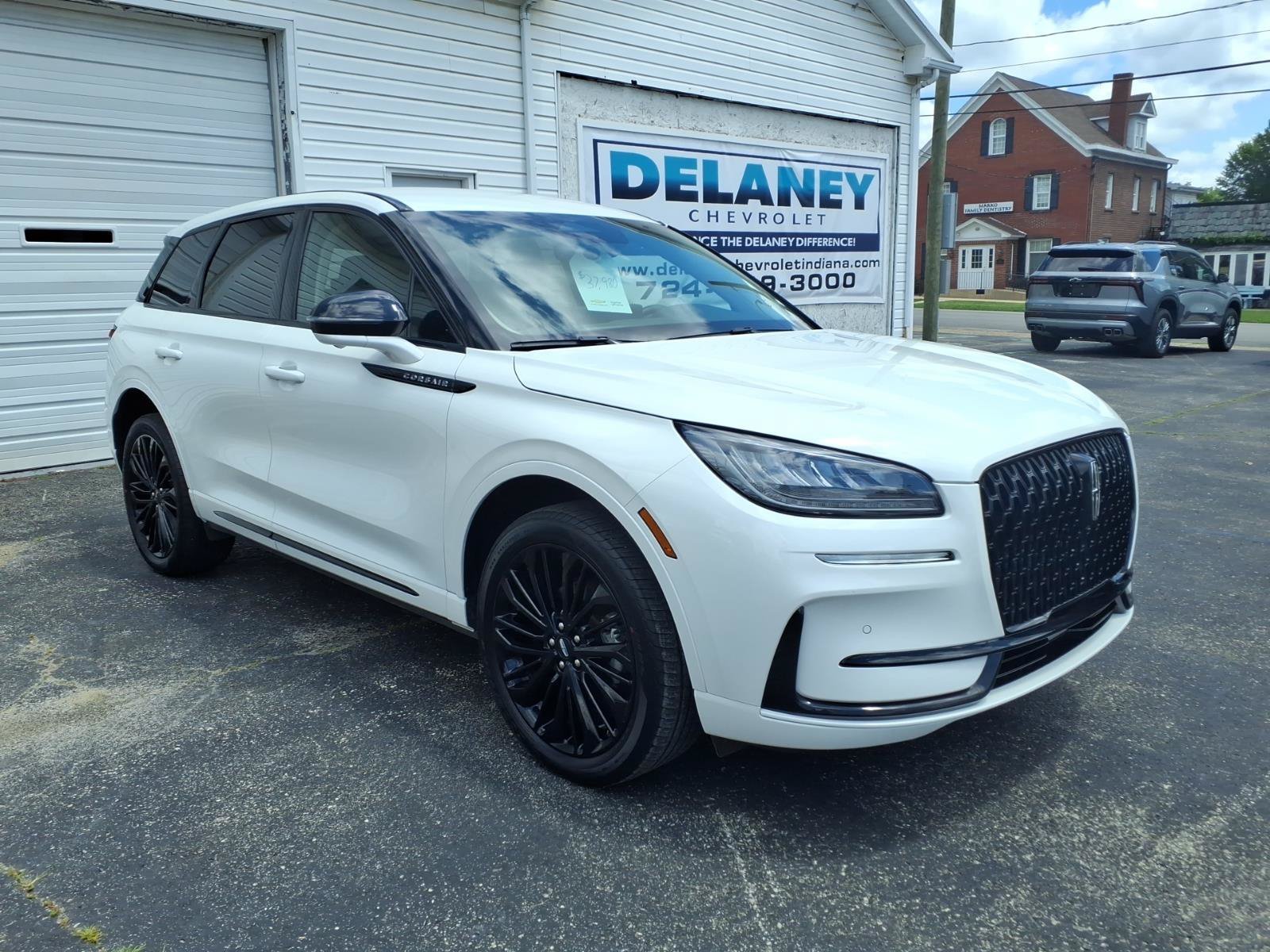 Used 2025 Crystal White Metallic Clearcoat Lincoln Premiere image 1