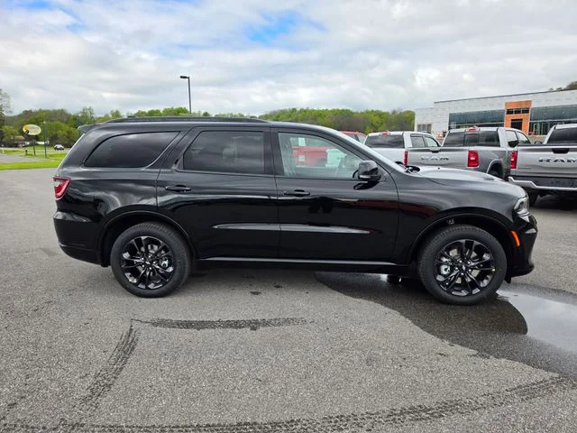 New 2026 Diamond Black Clear-Coat Exterior Paint Dodge GT Plus image 4