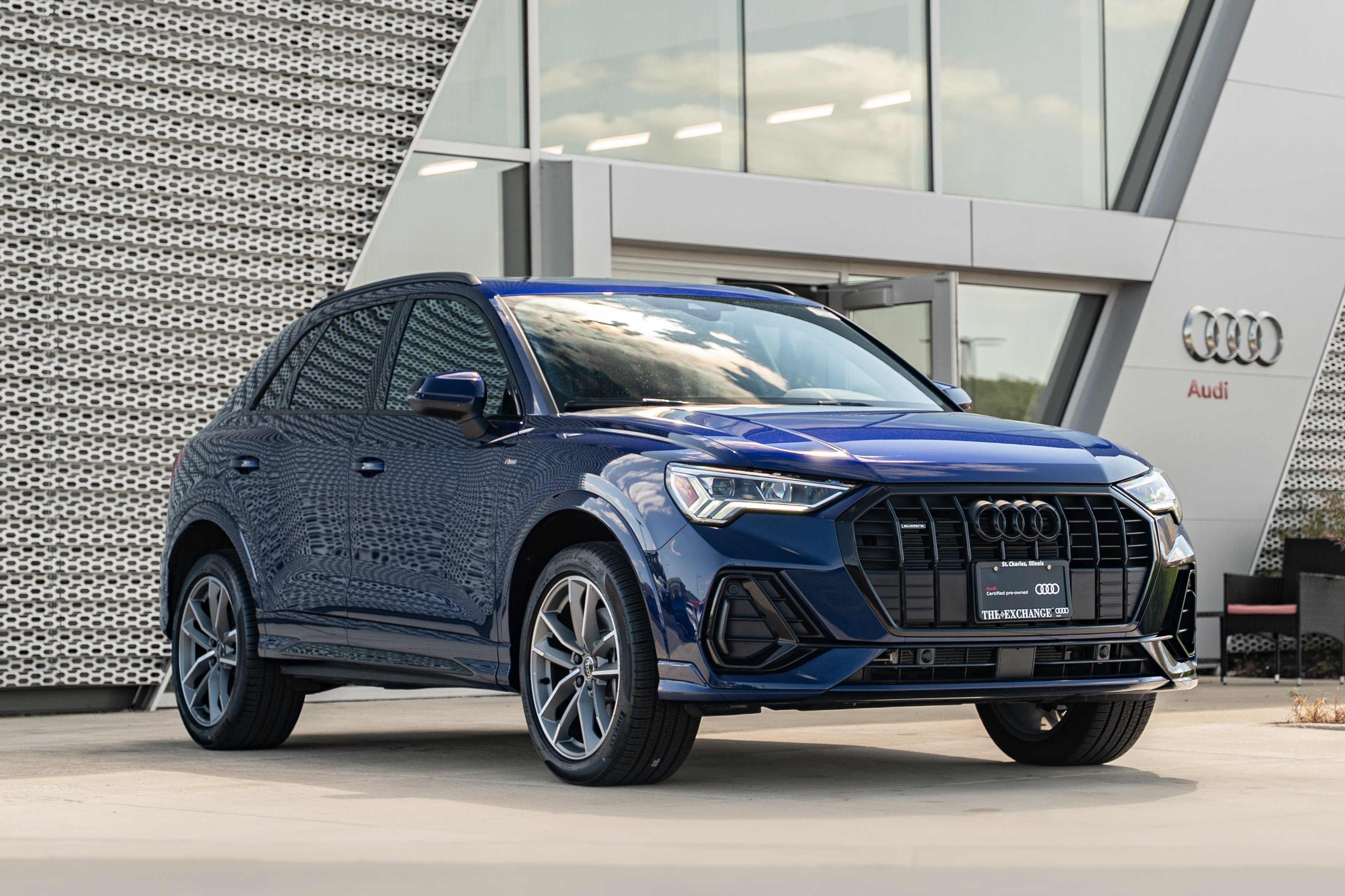 Certified Used 2025 Navarra Blue Metallic Audi S line Premium image 1