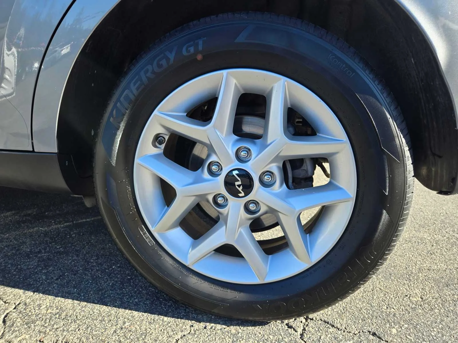 Used 2025  Kia LX image 25