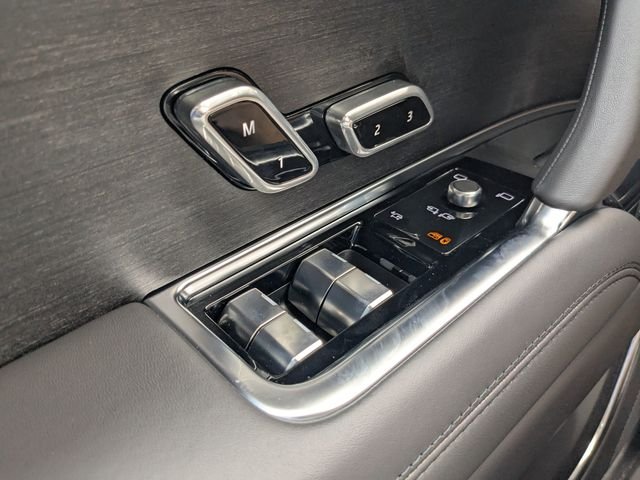 New 2026 Fuji White Land Rover SE image 29