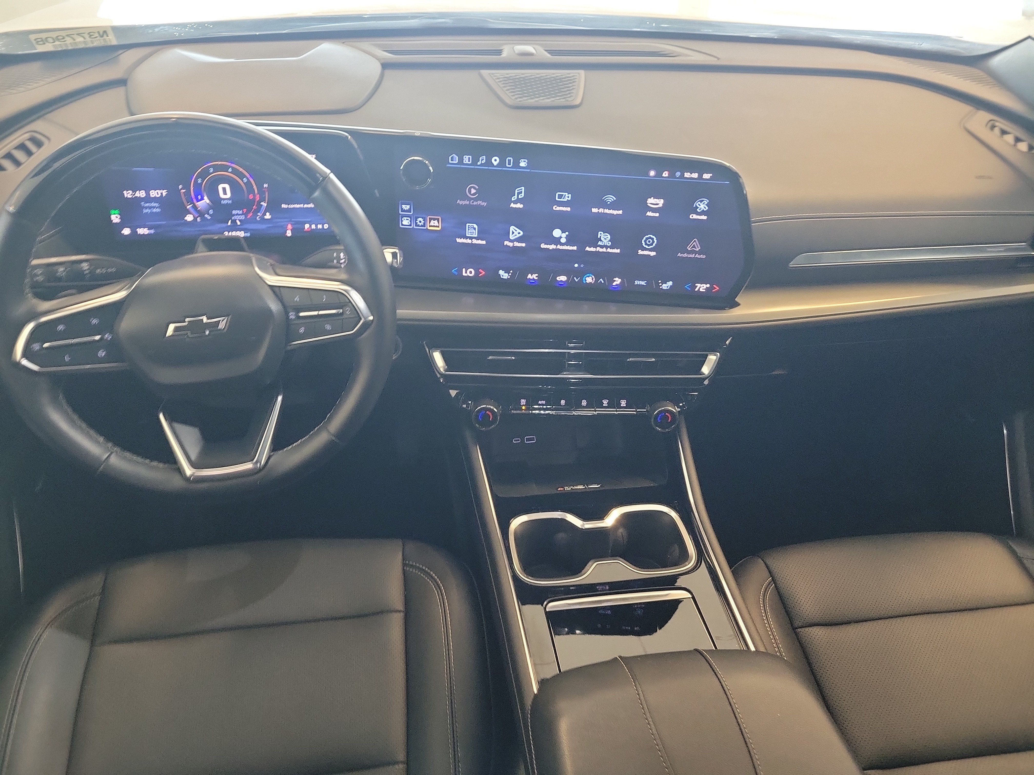 Used 2024 Iridescent Pearl Tricoat Chevrolet FWD LT image 21