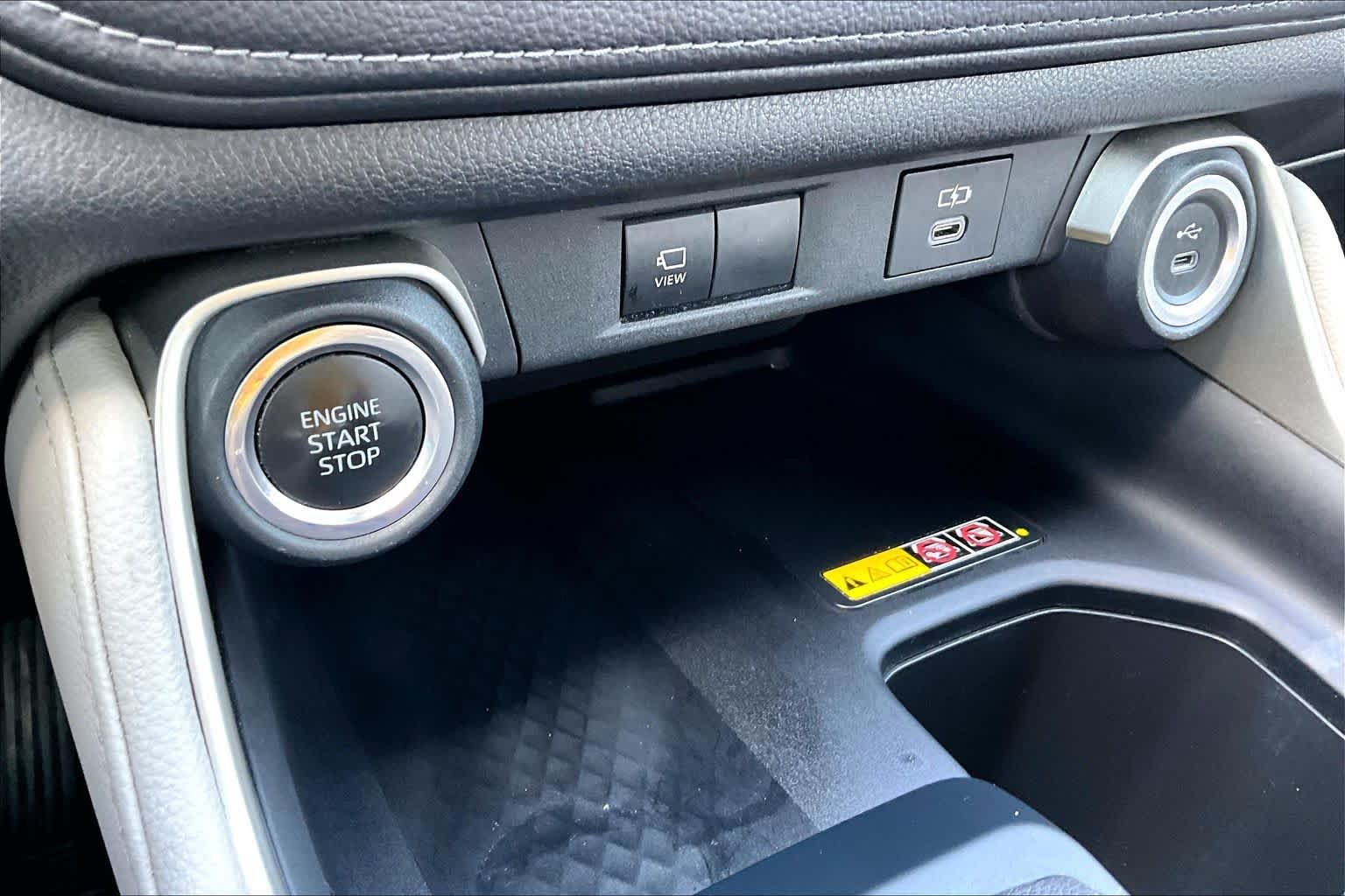 Used 2024 Wind Chill Pearl Toyota Limited image 32