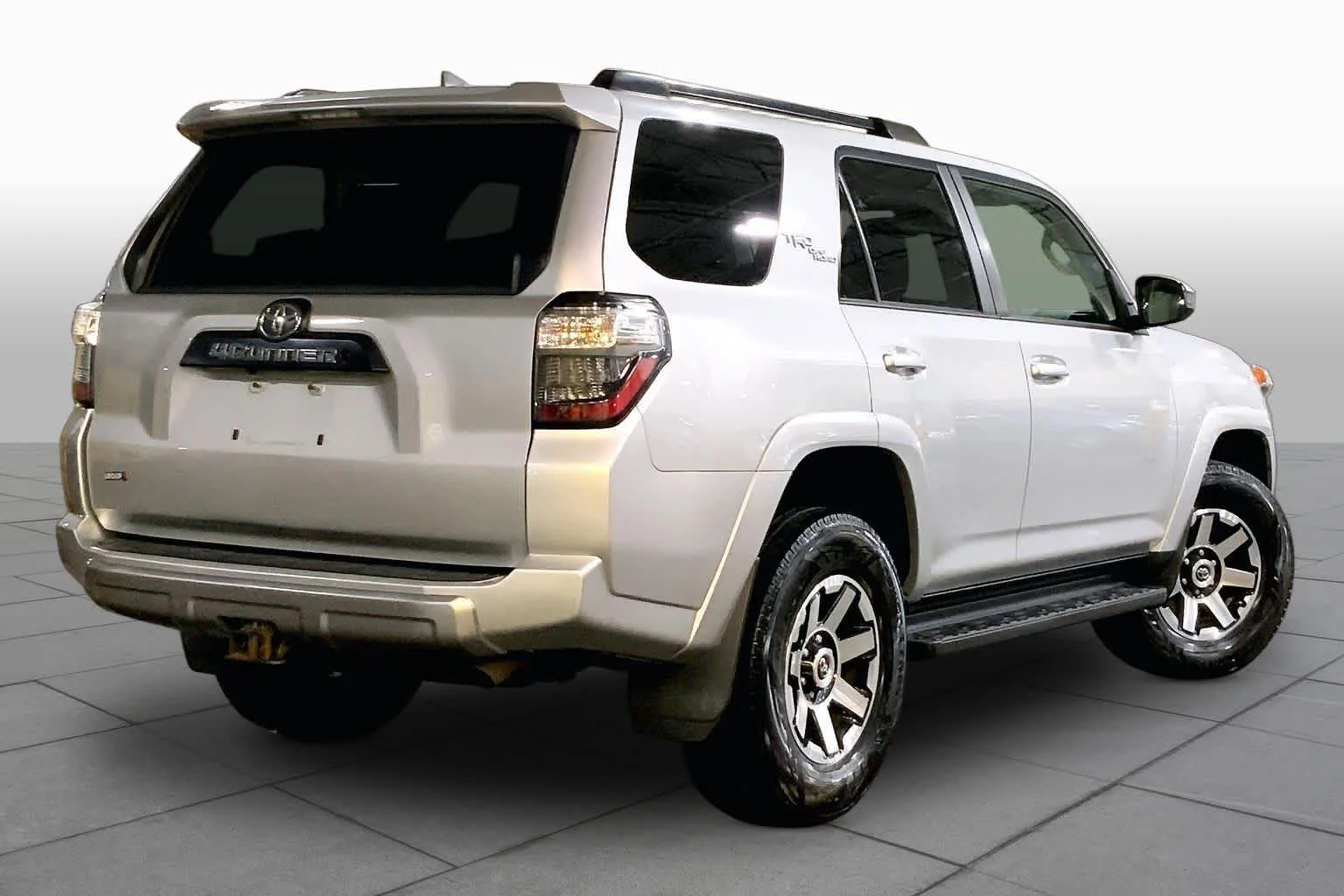 Used 2020 Classic Silver Metallic Toyota SR5 image 12