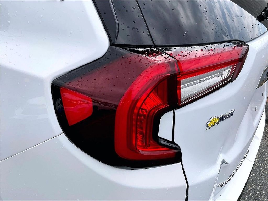 Used 2022 White GMC SLT image 33