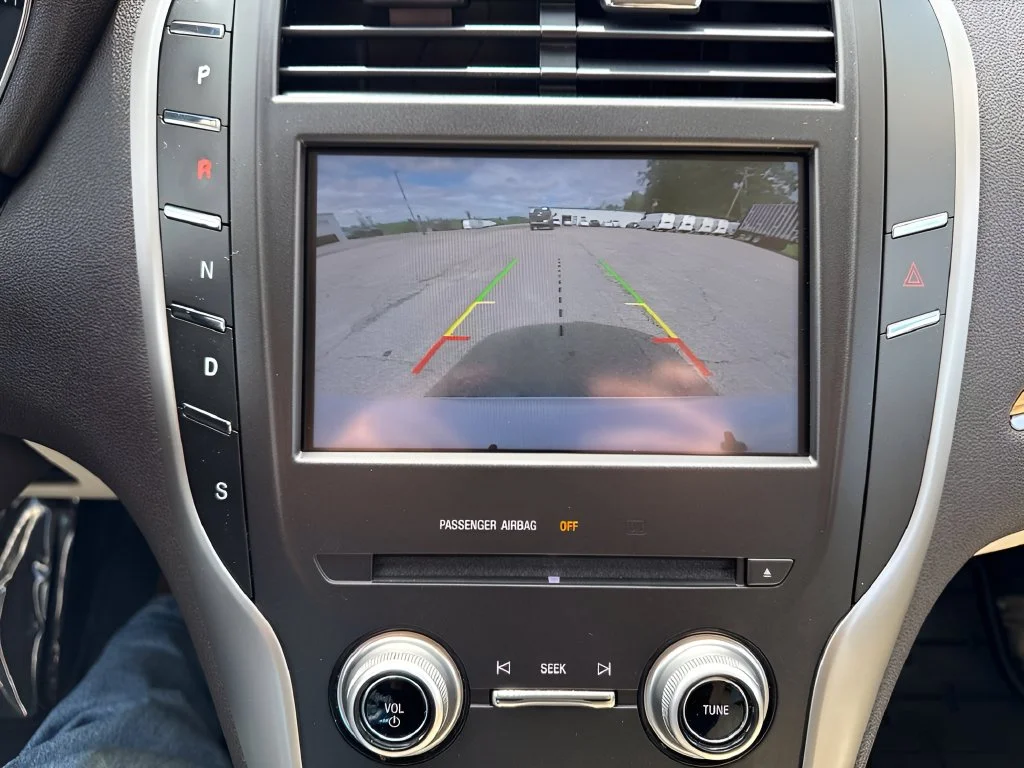 Used 2015 White Lincoln Base image 21