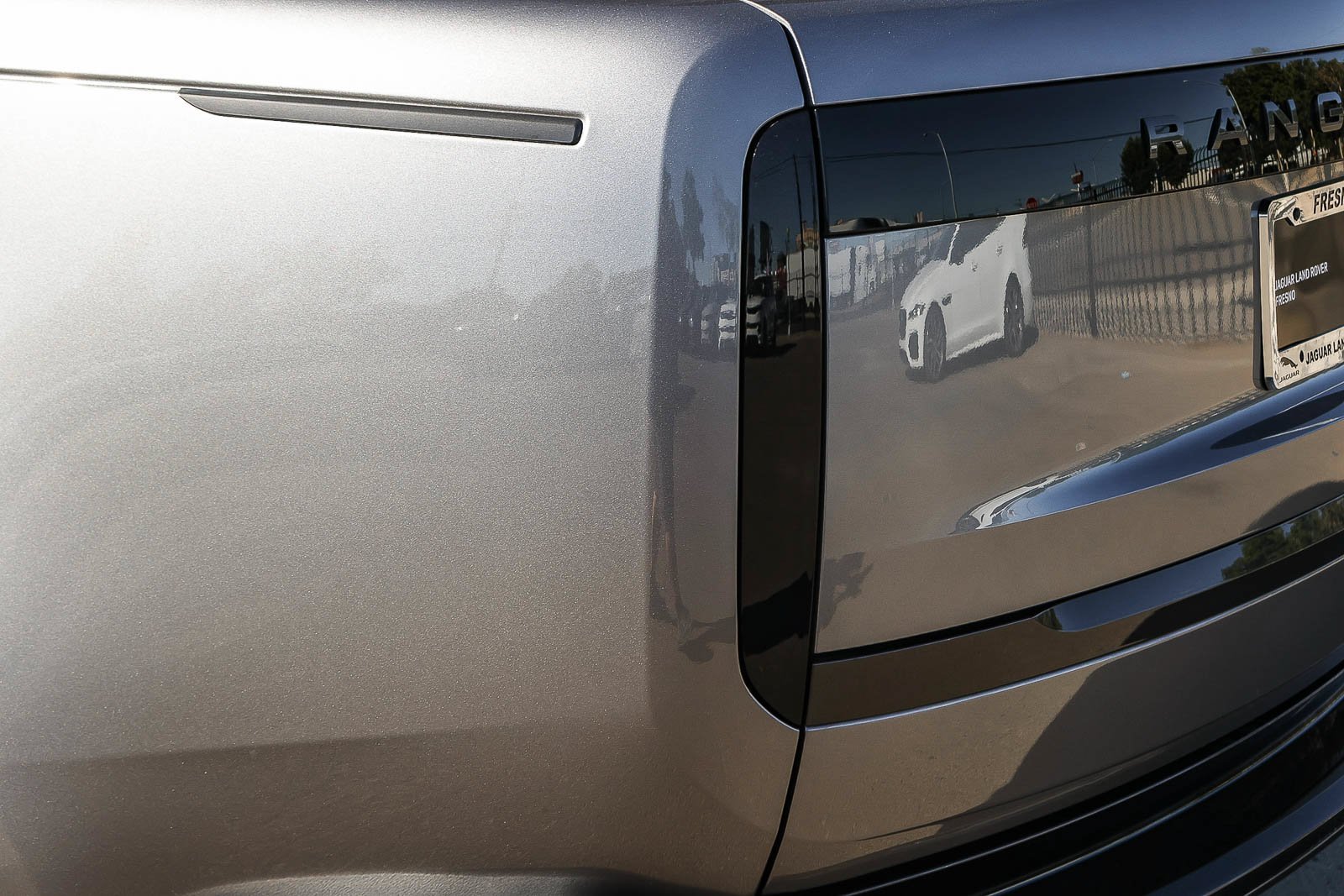 New 2026 Eiger Grey Land Rover SE image 8