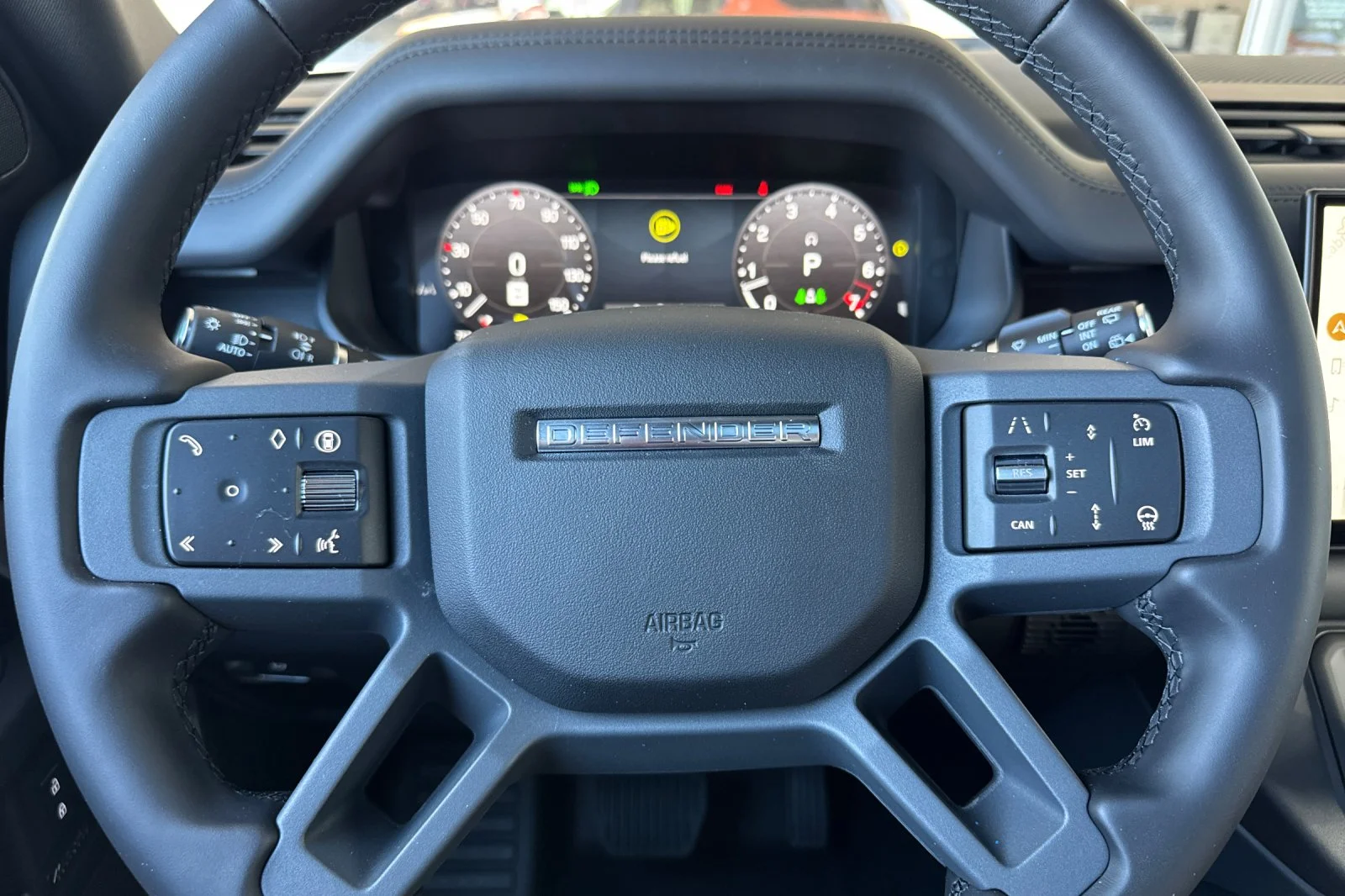 2025 Land Rover Defender X-Dynamic SE - Photo 24