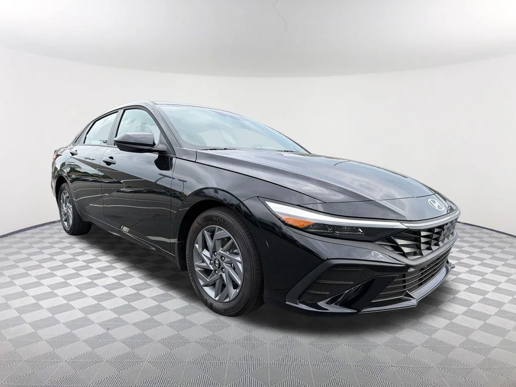 Used 2026 Black Hyundai Blue image 3