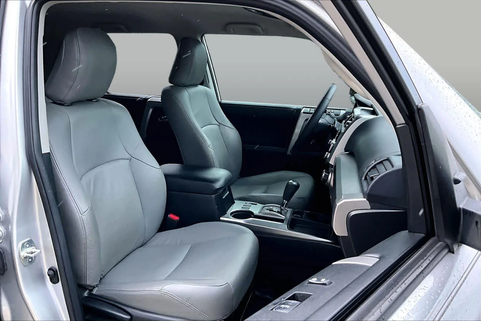 Used 2022 Classic Silver Metallic Toyota SR5 image 9