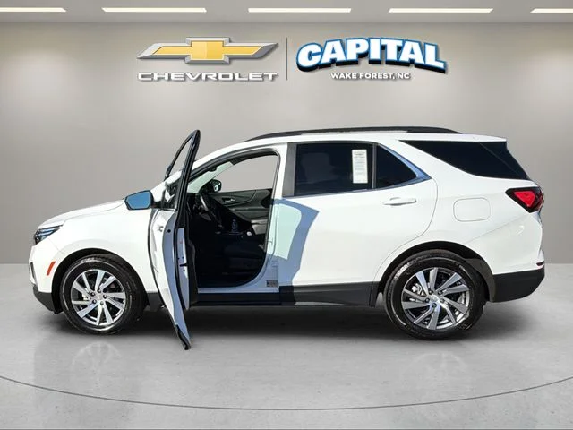Used 2022 White Chevrolet LT image 9