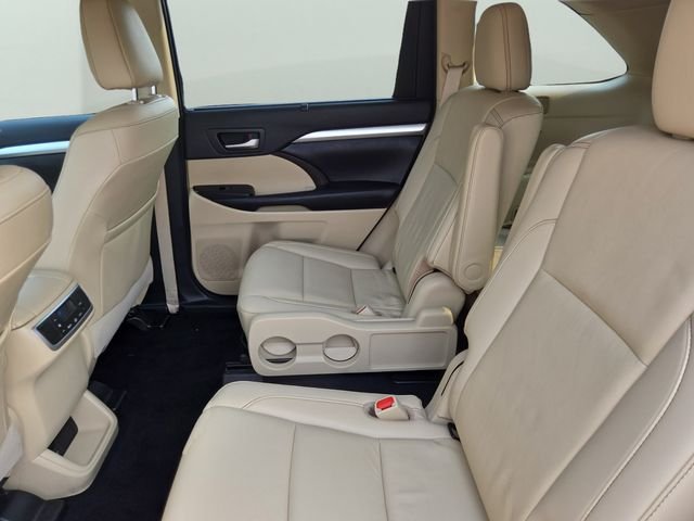 Used 2019 Blizzard Pearl Toyota XLE image 34
