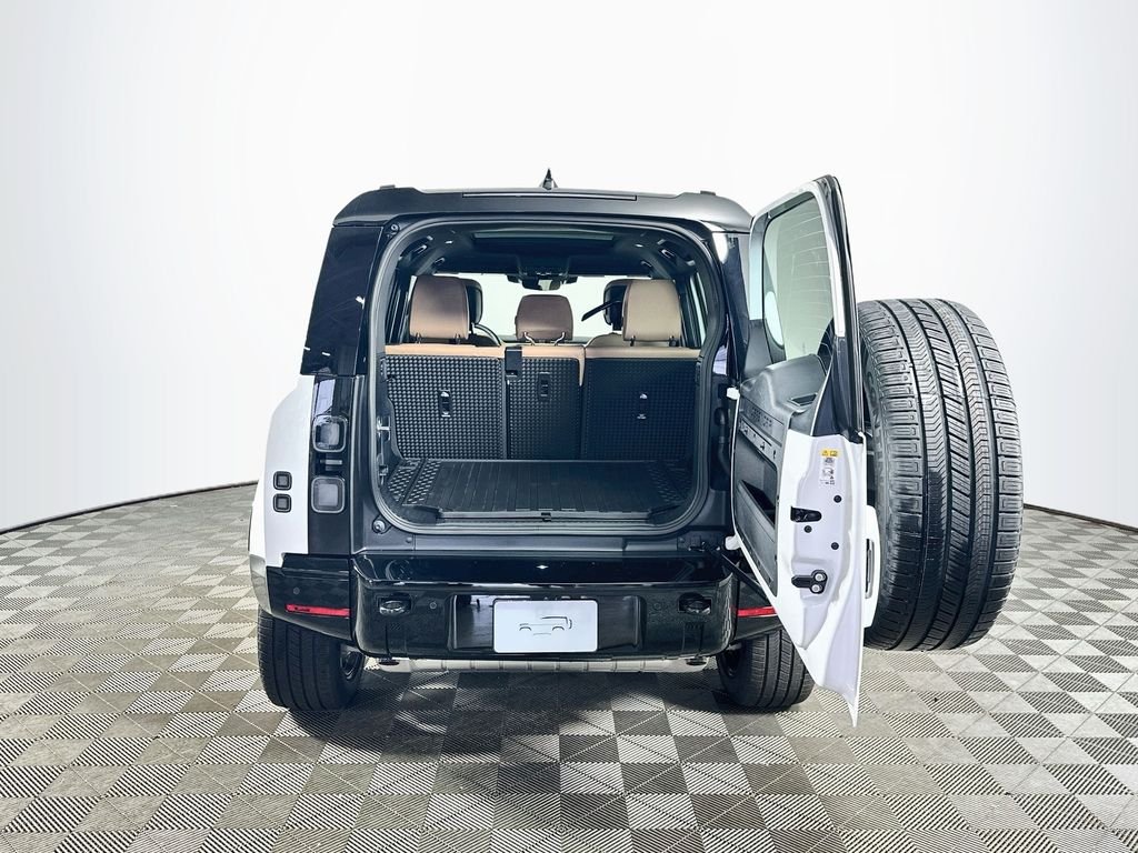 New 2026 Fuji White Land Rover X-Dynamic SE image 28