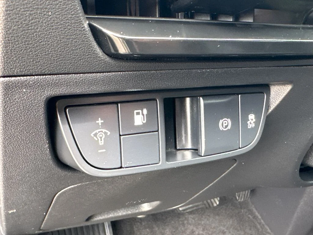 Used 2023 Blue Kia Light image 27