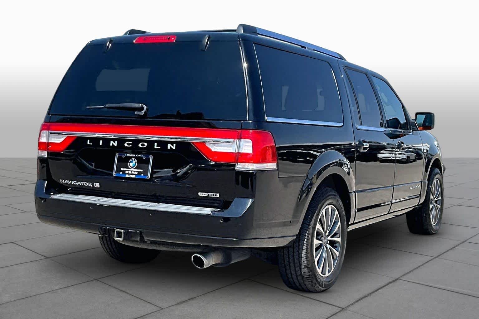 Used 2016 Black Velvet Lincoln Select image 12