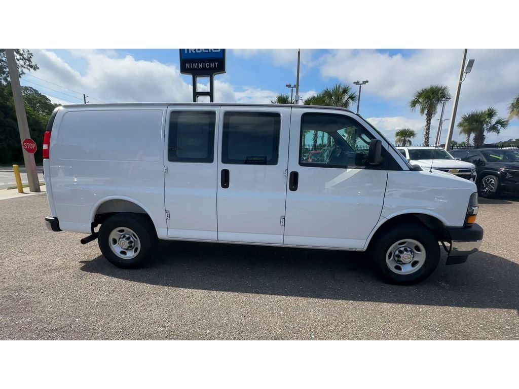 Used 2025 Summit White Chevrolet WT image 9