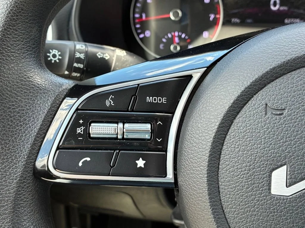 Used 2022 Aurora Black Kia LXS image 37