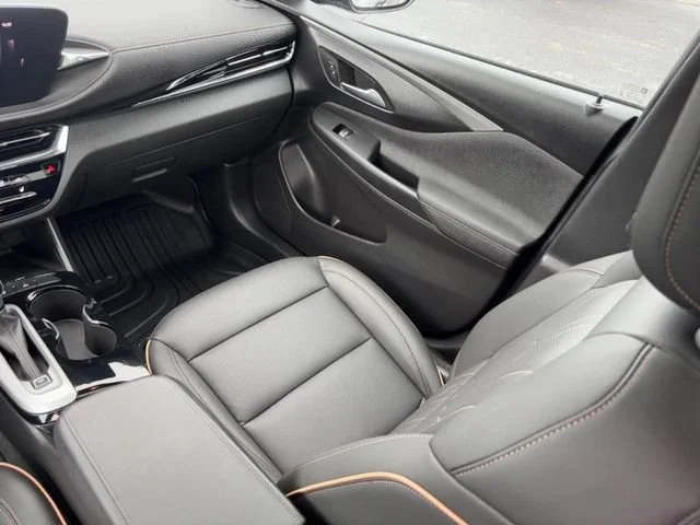Used 2025 Ebony Twilight Metallic Buick Avenir image 15