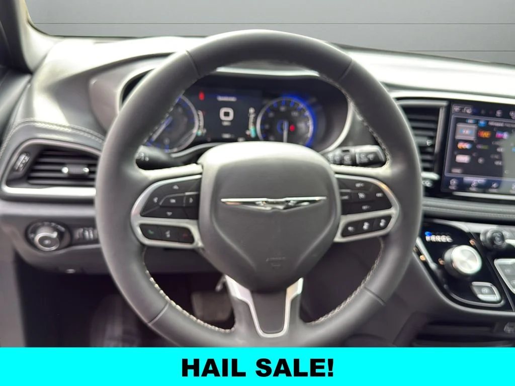 Used 2025 White Chrysler Select image 24