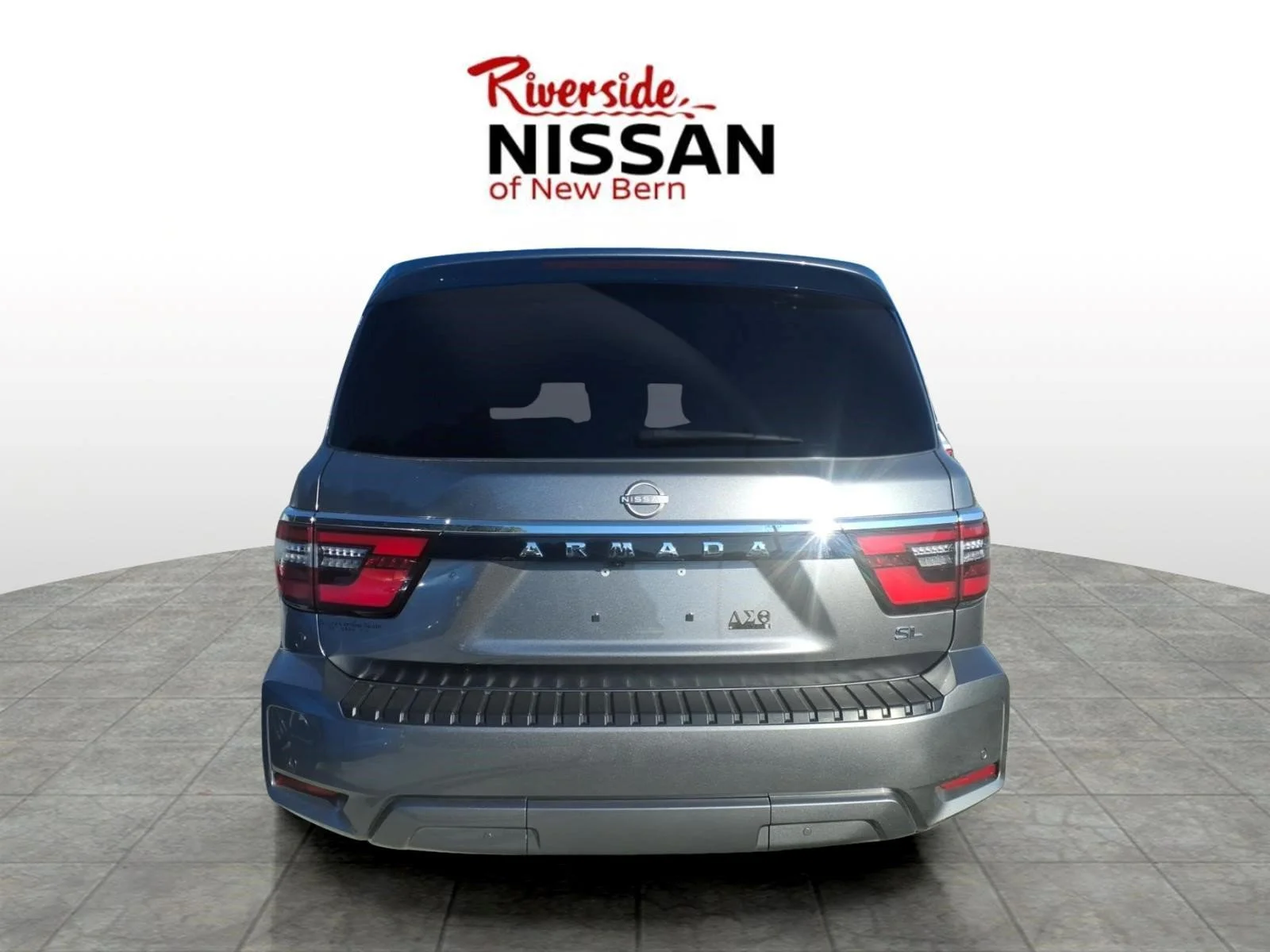 Used 2022 Gray Nissan SL image 3